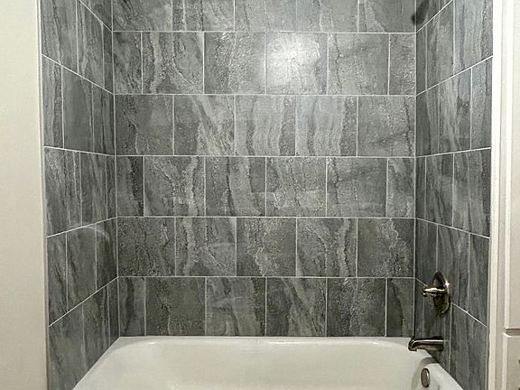 3rd image of 612 Osage St