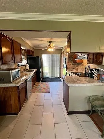 832 Dolphin Ct — Photo 6