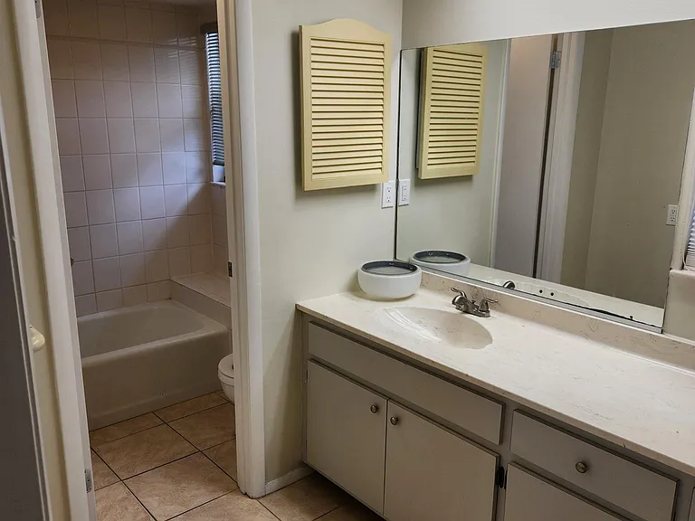 2ND FLOOR 2ND BATH
