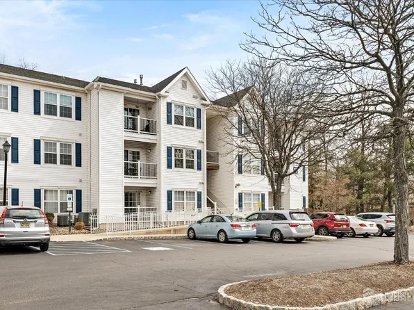 1125 Waterford Dr, Edison, NJ 08817