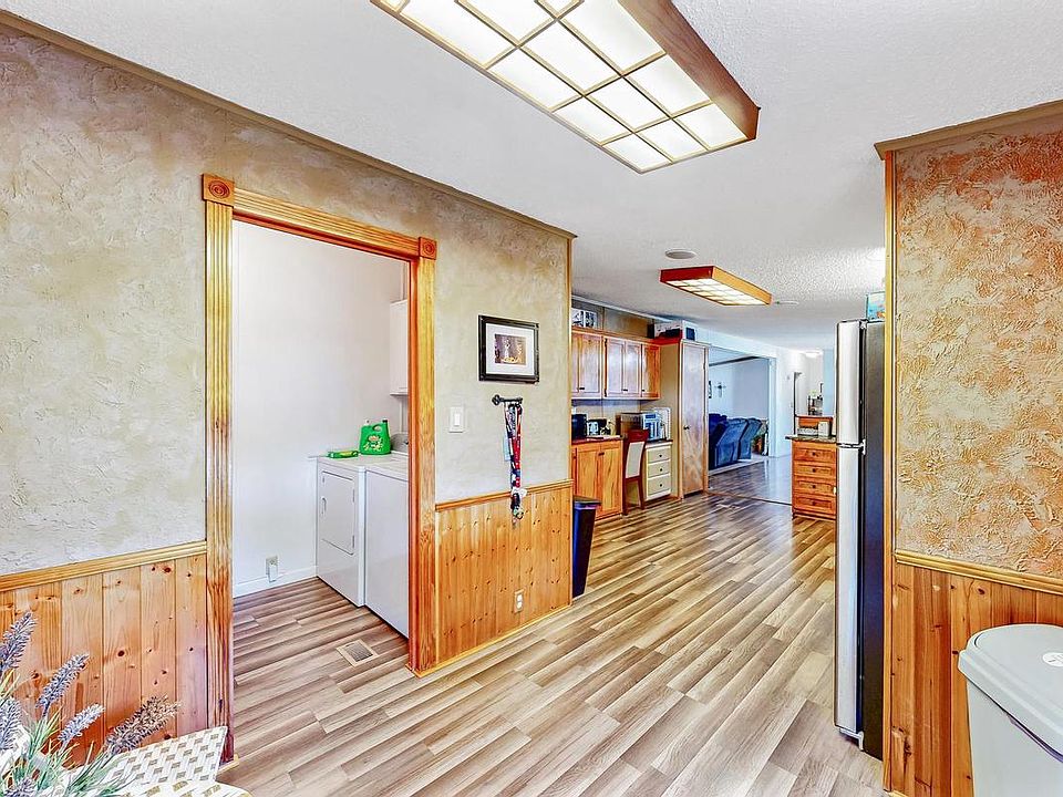 1st image of 60 Primrose Dr E