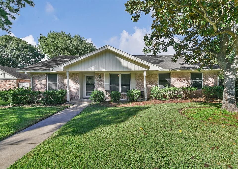 1st image of 10415 Carlow Ln