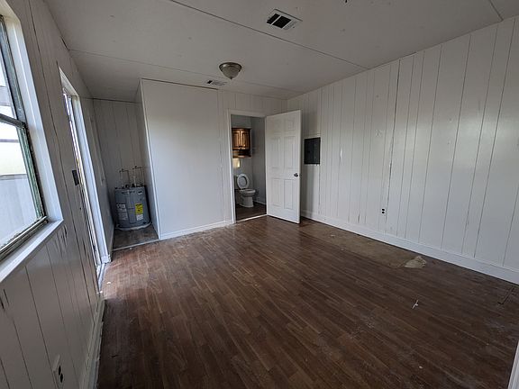 5th image of 110 Carter Ave