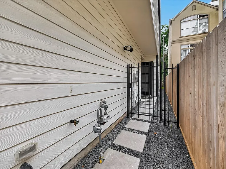 4309 Dickson St #B — Photo 6