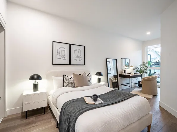 422 Lakewood Dr #209, Vancouver, BC V5L 4L7