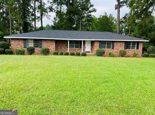 105 Ridgeway St, Glennville, GA 30427