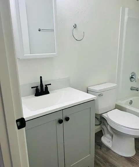 2315 E 13th St #8 — Photo 2
