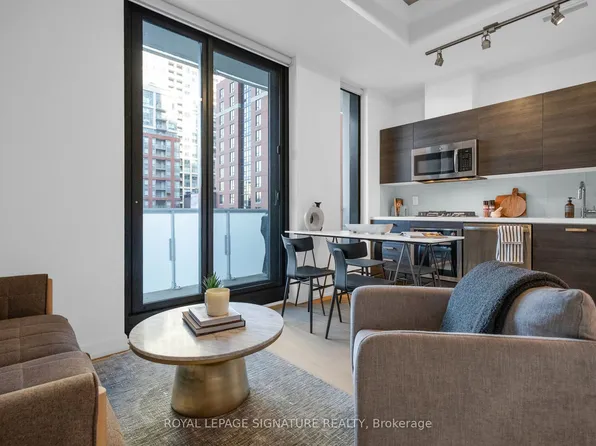 11 Charlotte St #606, Toronto, ON M5V 0M6