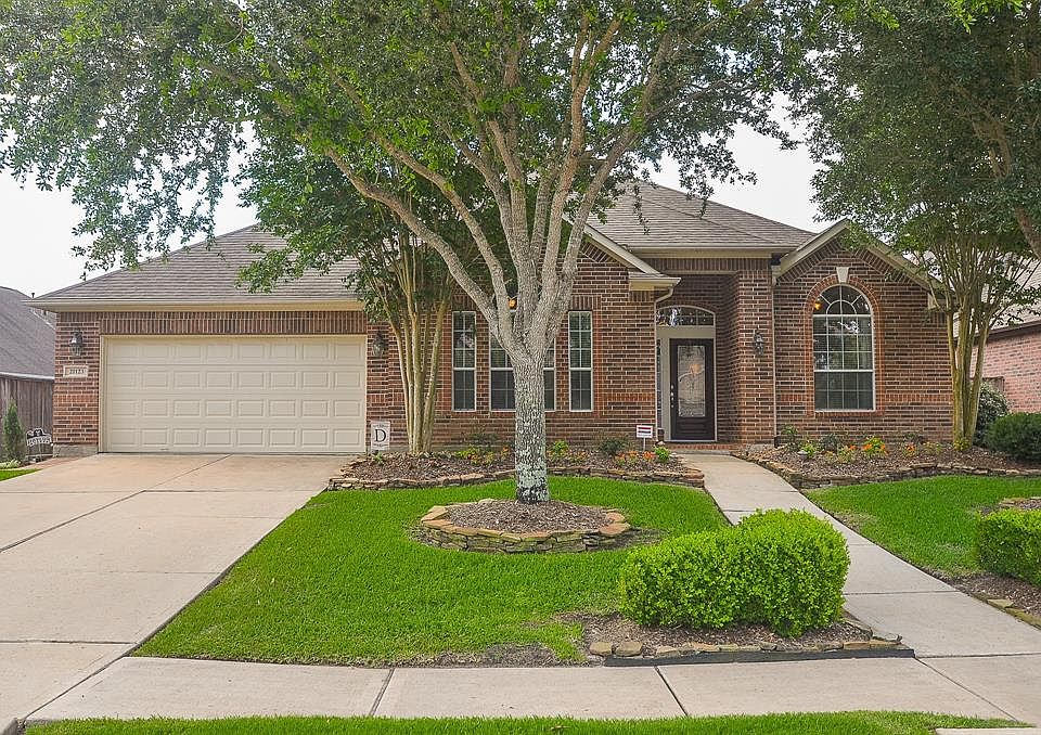 If you're looking for a home that stands out from the rest, you've found it! This fabulous, 4 bedroom, 3 bathroom home in the desirable Long Meadow Farms neighborhood is a must see!