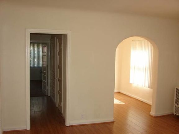 5th image of 5277 De Longpre Ave