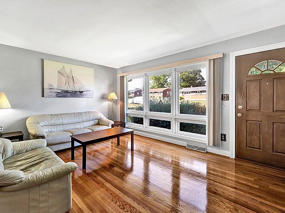 3rd image of 3845 Fleming Ave NE