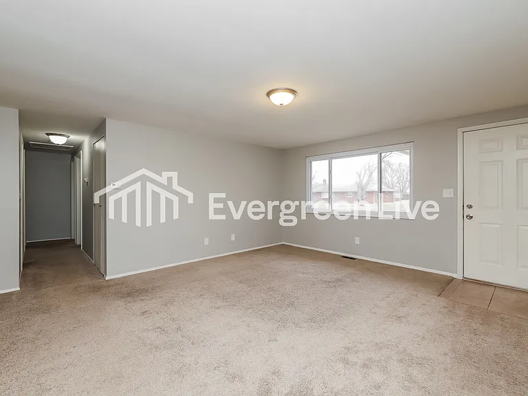 211 Silverstone Dr — Photo 4
