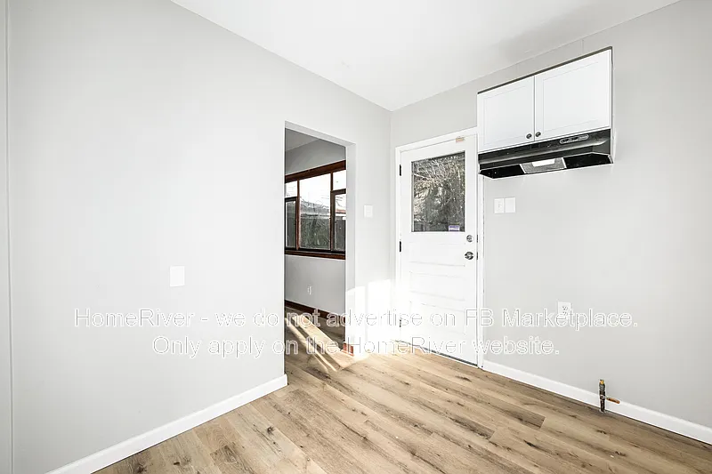 2 bed, 1.0 bath, 920 sqft, $1,300 — Photo 4