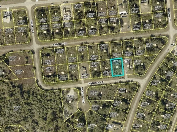 660 Vanola Ct, Lehigh Acres, FL 33972