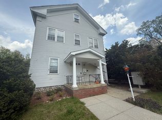 8 Boyden Rd APT 2-C, Holden, MA 01520