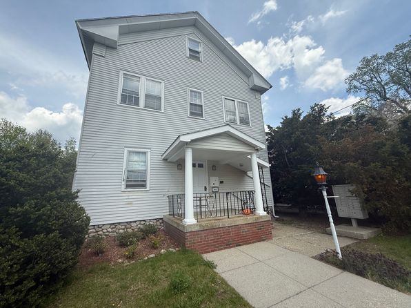 8 Boyden Rd APT 2-C