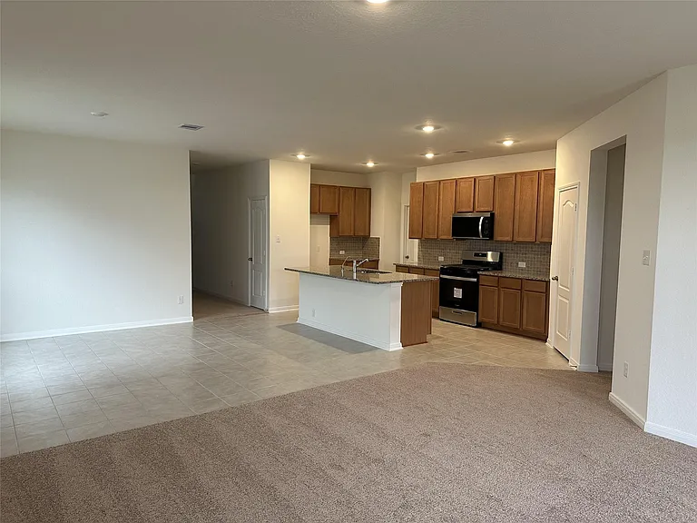 3019 Kastania Ln N — Photo 8