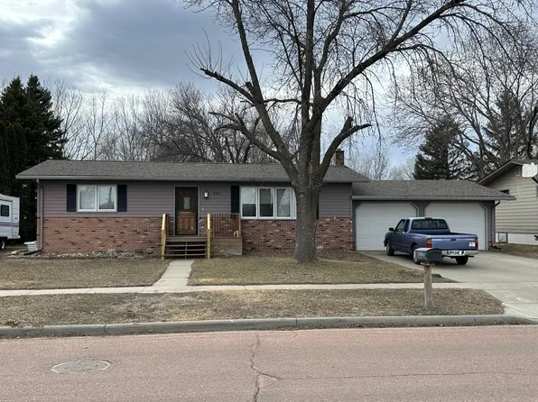 655 Nicollet Ave SW, Huron, SD 57350