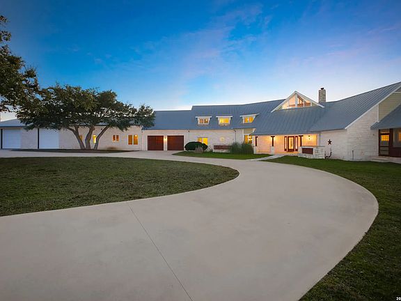 2nd image of 1141 Currie Road