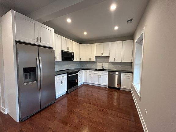 5th image of 1710 W Lunt Ave #102