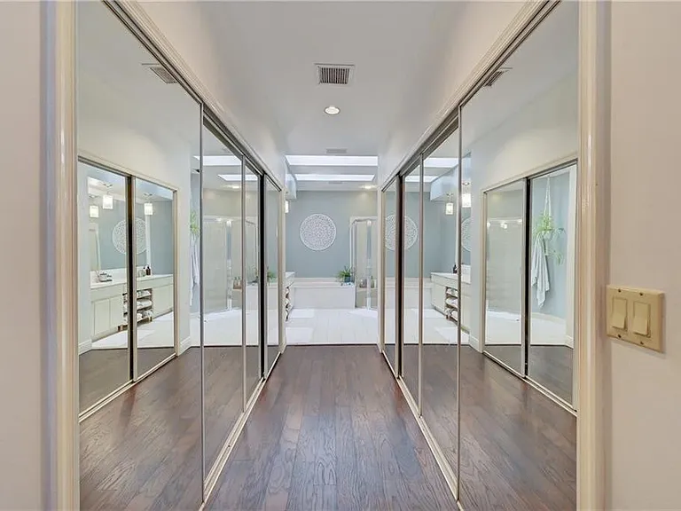 8171 Hampton Wood Dr — Photo 16