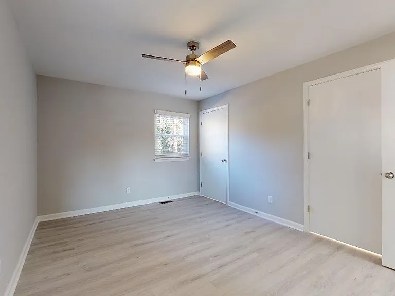 Longview Village Apartments — Photo 22