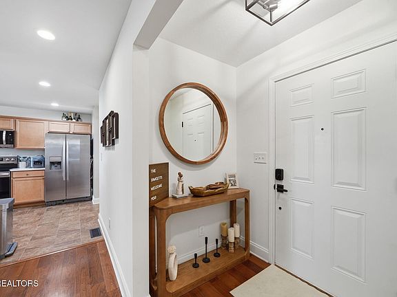 4th image of 1125 Maples Glen Ln