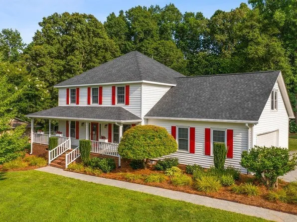 305 Quail Run Cir, Fountain Inn, SC 29644