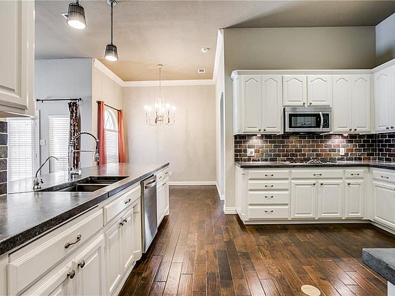 5th image of 510 Castlerock Cir