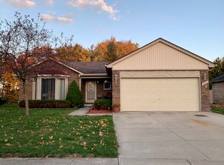 46942 Fox Run Dr, Macomb, MI 48044