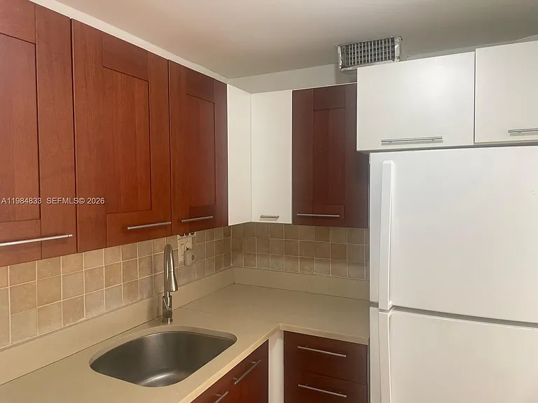 3522 NE 171st St #206 — Photo 5