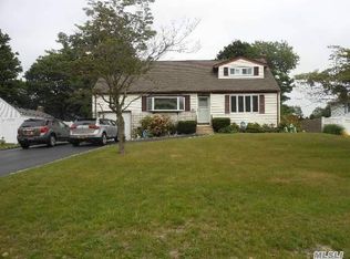 561 Higbie Ln, West Islip, NY 11795