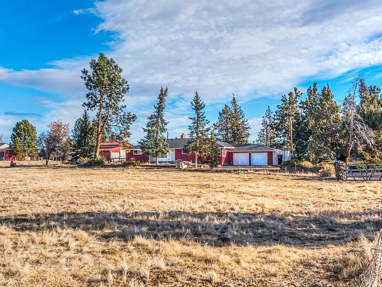 63310 Deschutes Market Rd — Photo 2