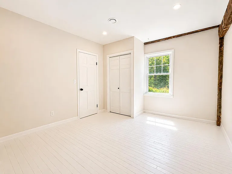 15300 Red Arrow Hwy #3 — Photo 12