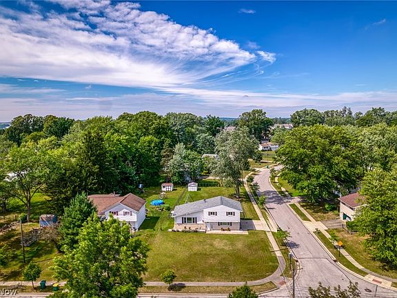 3rd image of 2381 Sherwin Dr