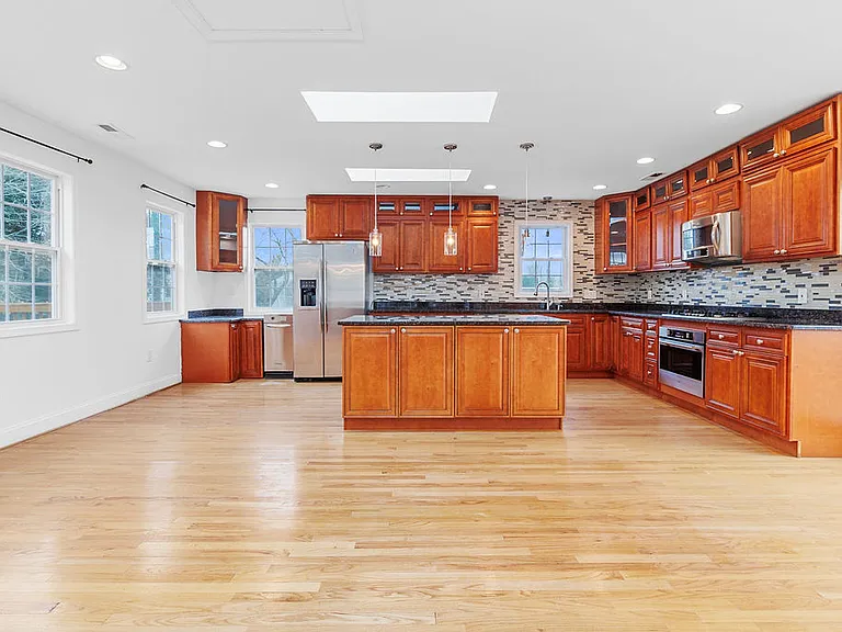 6138 Beachway Dr — Photo 14