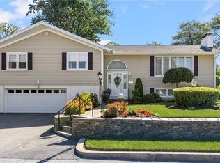 105 Coldbrook Dr, Cranston, RI 02920