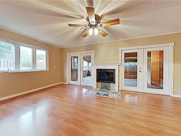 5th image of 221 Heron Bay Cir