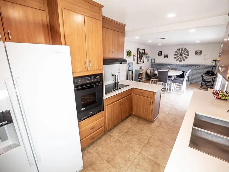 210 Canterbury Ave — Photo 9