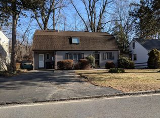 292 Old Kensico Rd, White Plains, NY 10607