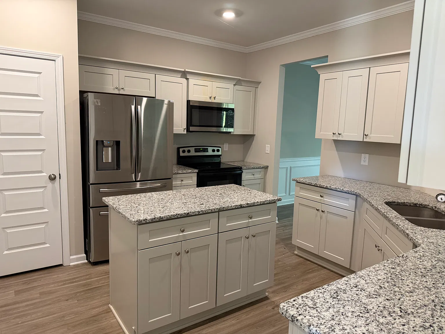 4 bed, 2.5 bath, 2268 sqft, $2,300 — Photo 4