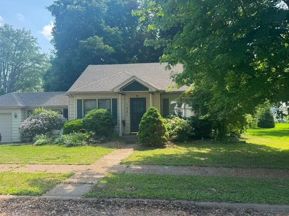 1521 Lazy Ln, Clinton, IA 52732