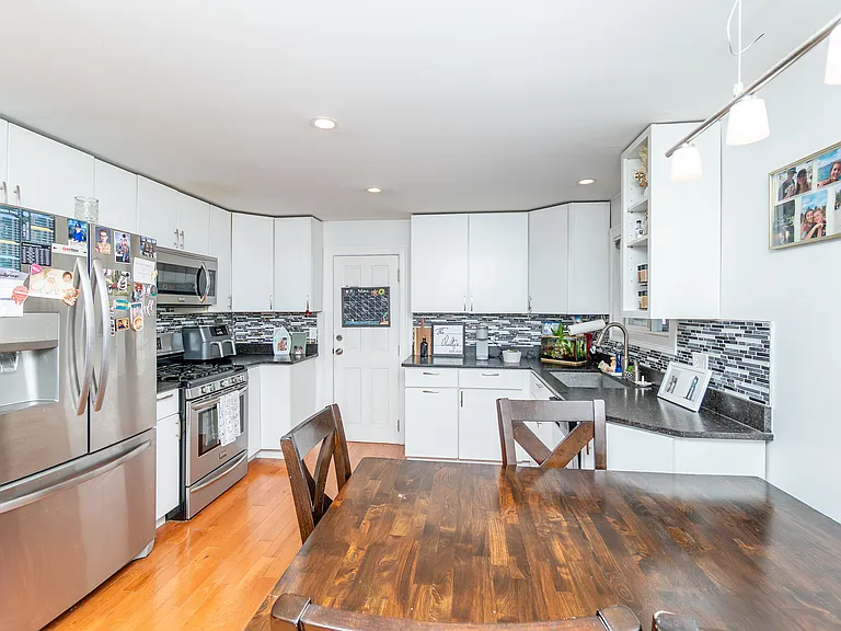10 Underhill St #2 — Photo 9