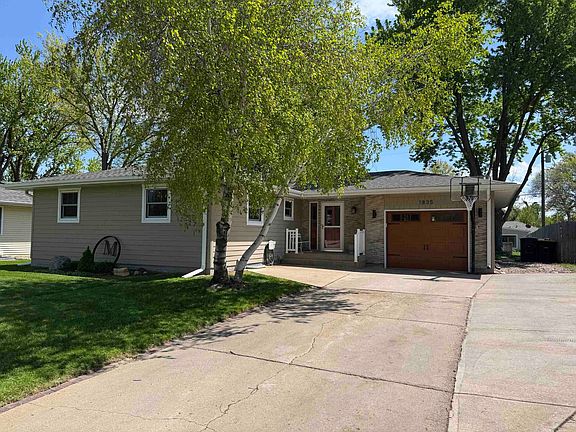 3rd image of 1835 W 9th St
