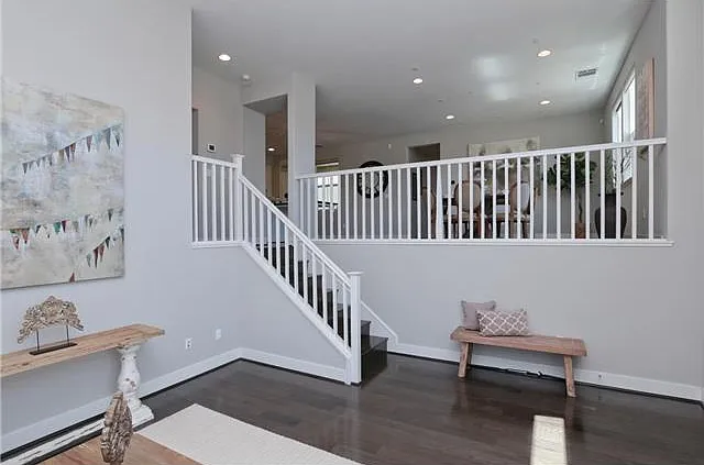 401 Derby Ave — Photo 4