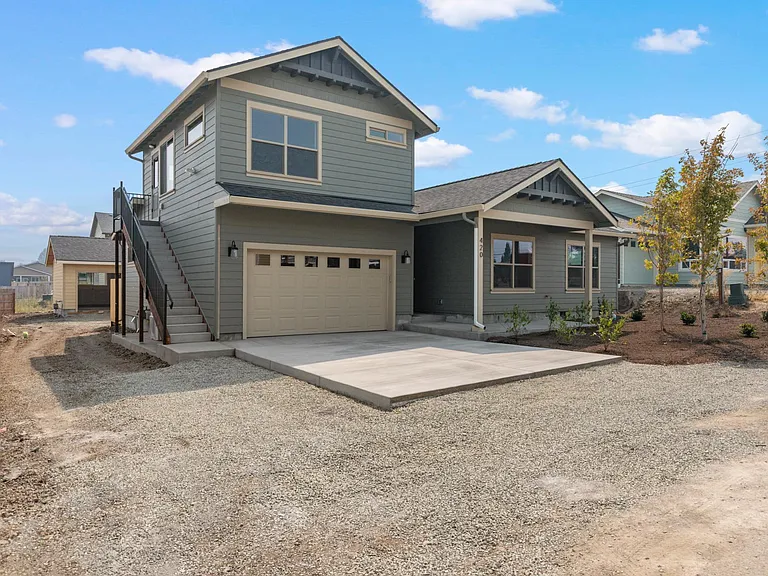 420 Rogue River Pkwy #B — Photo 8
