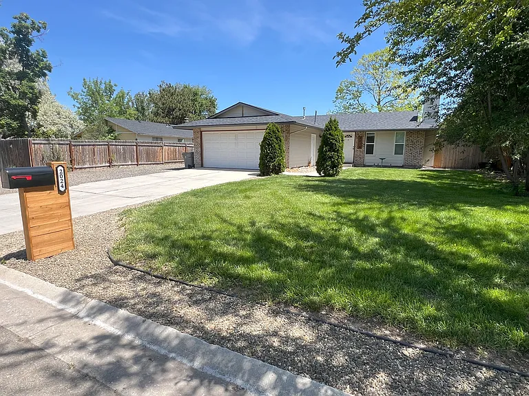 2024 Fern St — Photo 1