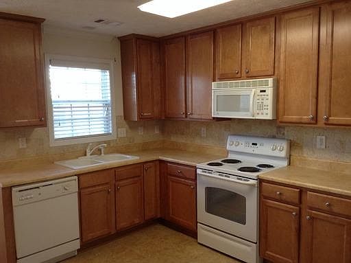 4th image of 1835 River Shoals Dr NE