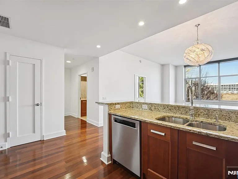 8100 River Rd #209 — Photo 11