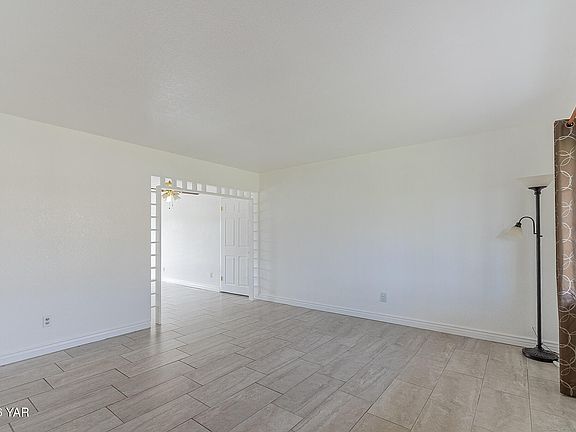 5th image of 933 E 25th Pl